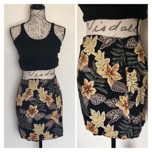 ❤️ 5/$25 Vintage Starwear Floral Beach Wrap Skirt